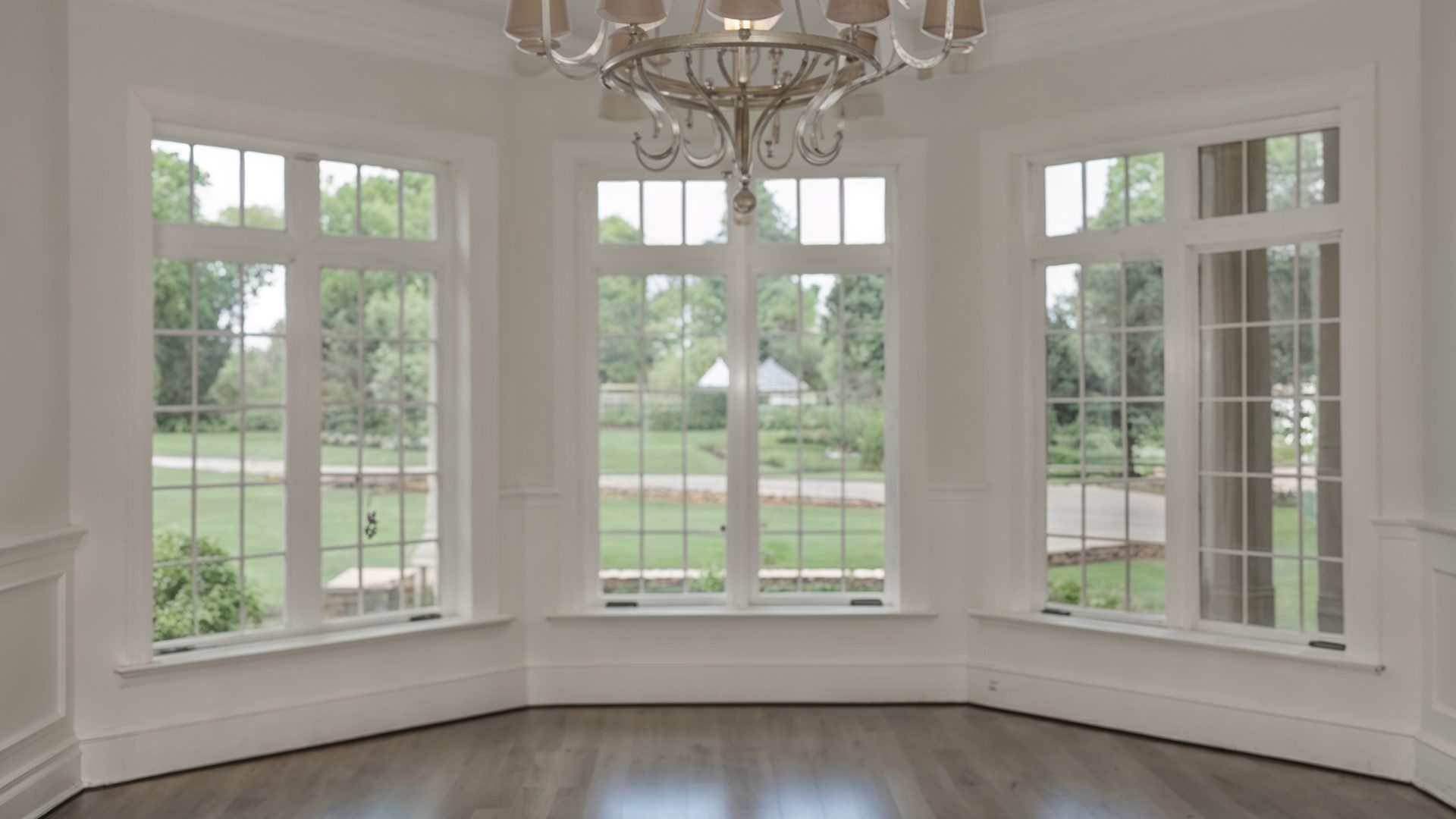 Bay Window Dining Room with Chandelier – Sophisticated Space in McLean Mansion