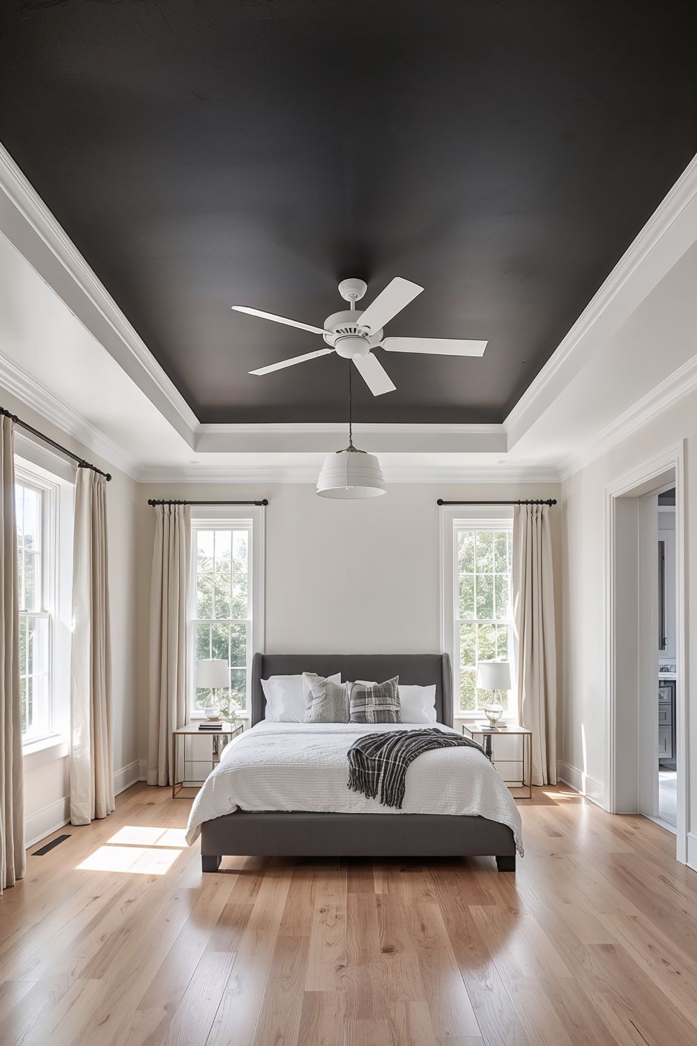 Black Ceiling Design For Cozy Modern Bedrooms