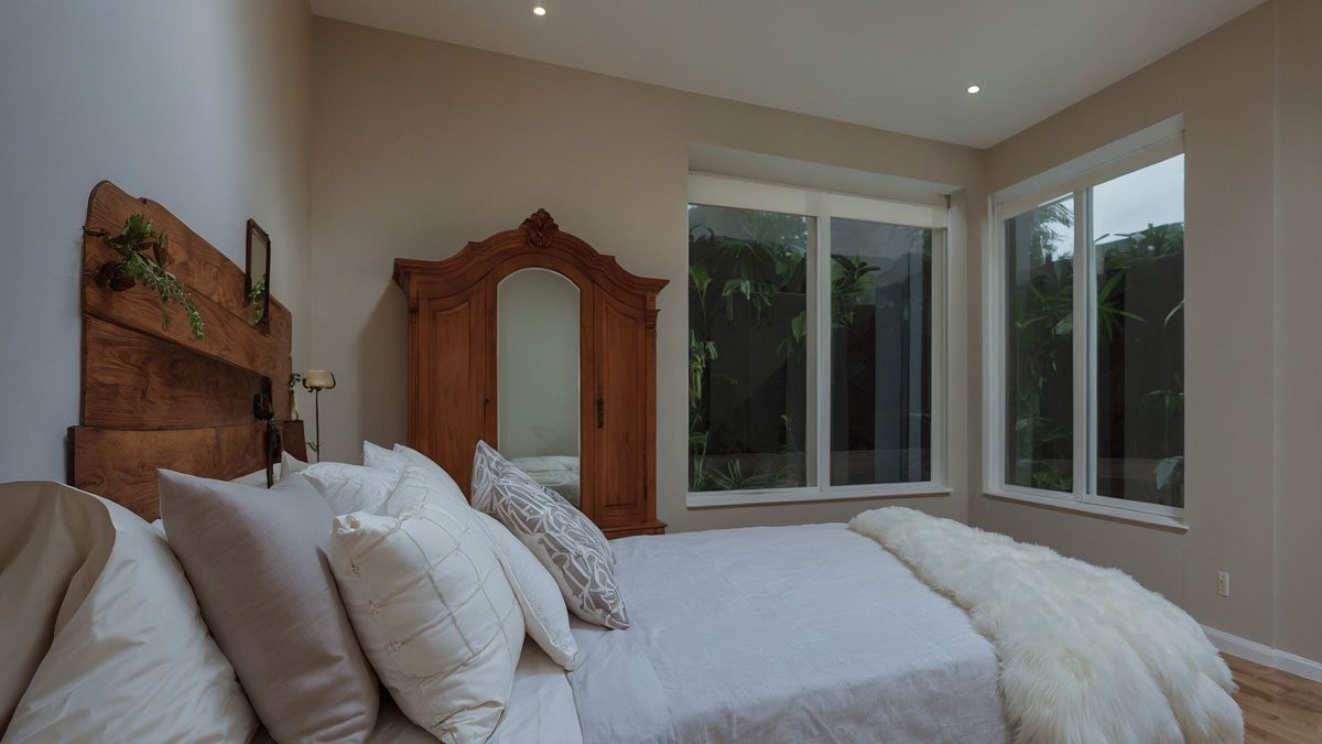  cozy bedroom with classic furnishings