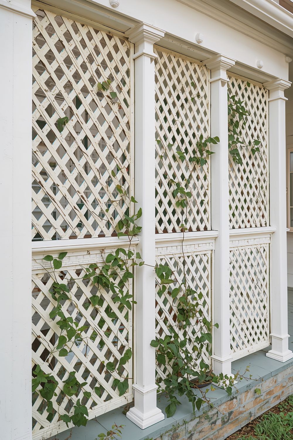 Decorative Lattice Panel Farmhouse Porch Railing