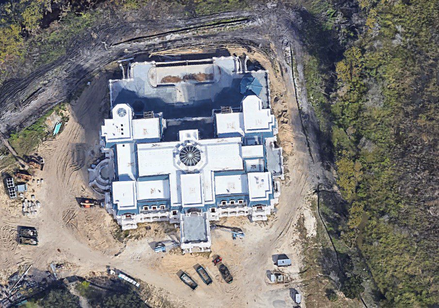 queen of versailles house 01