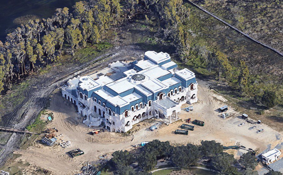 queen of versailles house 02