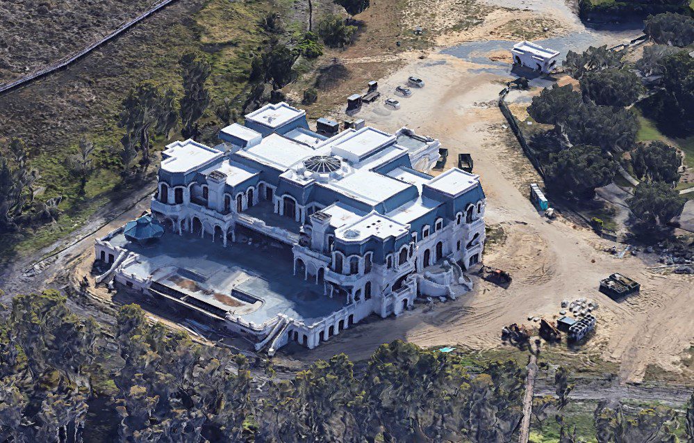 queen of versailles house 03