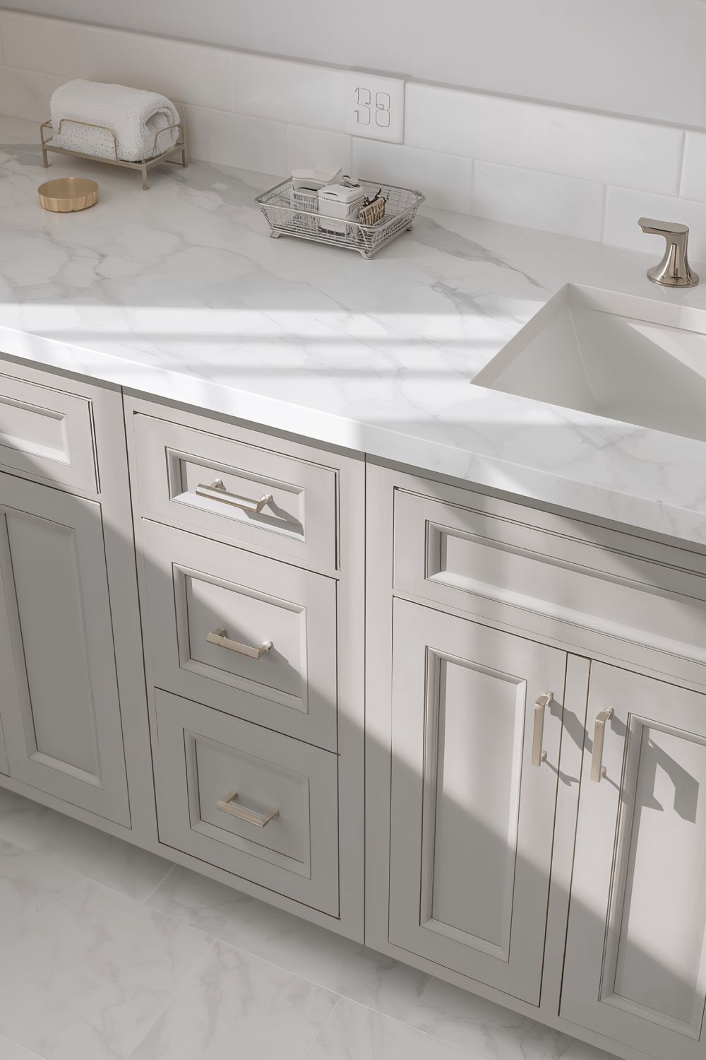 Shaker Vanity With White Marble Countertop In Transitional Bathroom