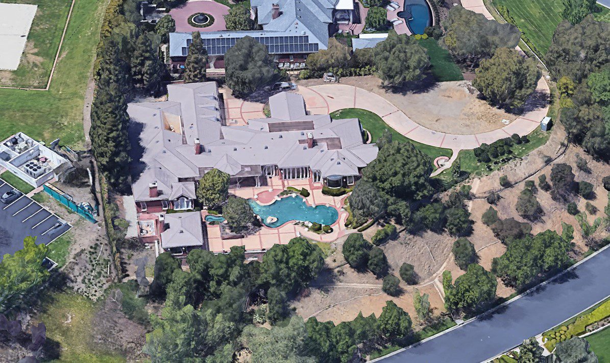 tori spelling house in westlake village 01